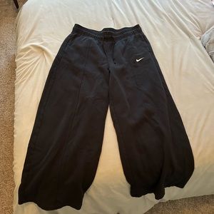 black Nike pleated sweatpants